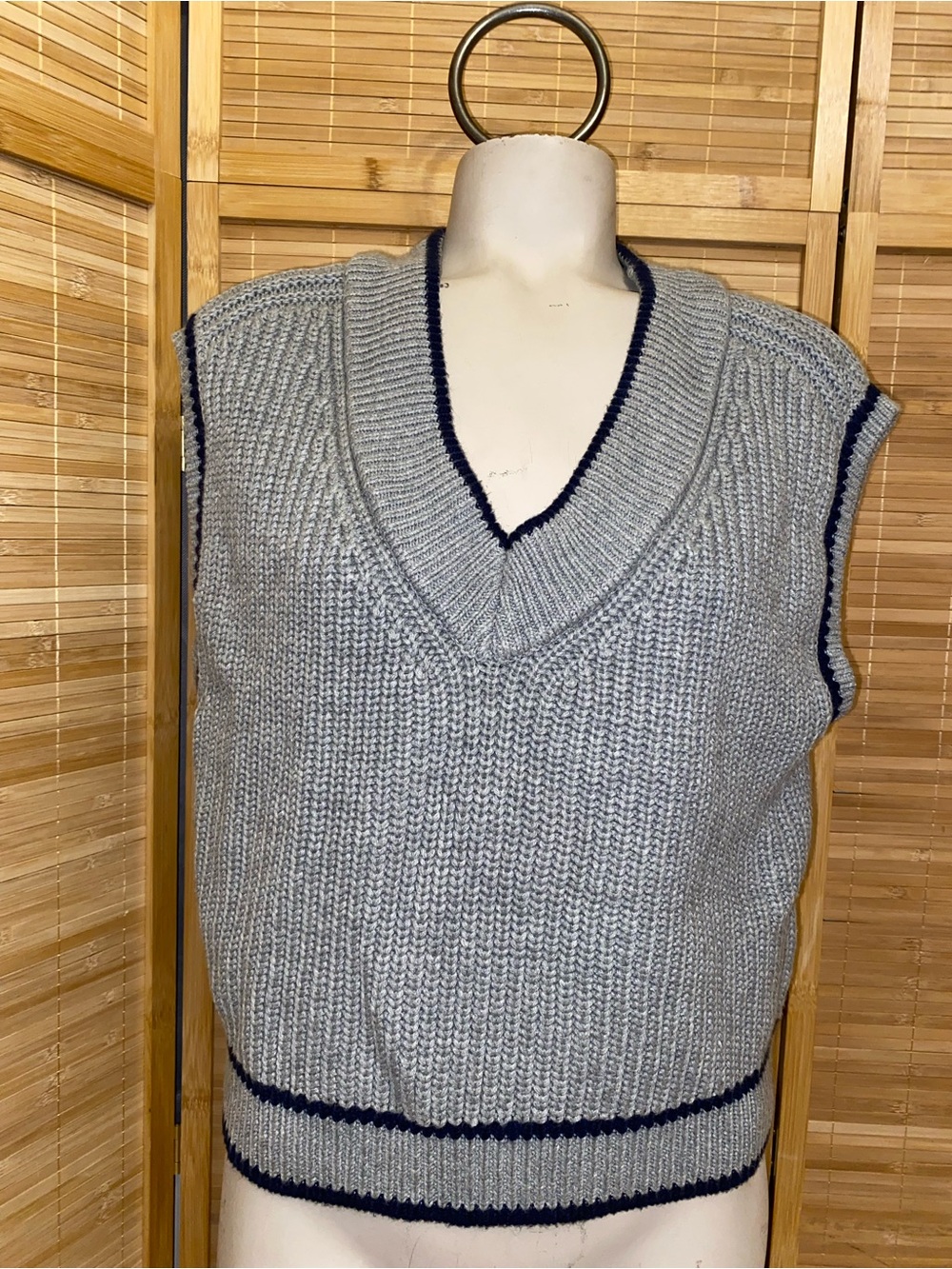 Abercrombie & Ditch Women's Grey black stripe trim V-Neck Knit Sweater Vest S